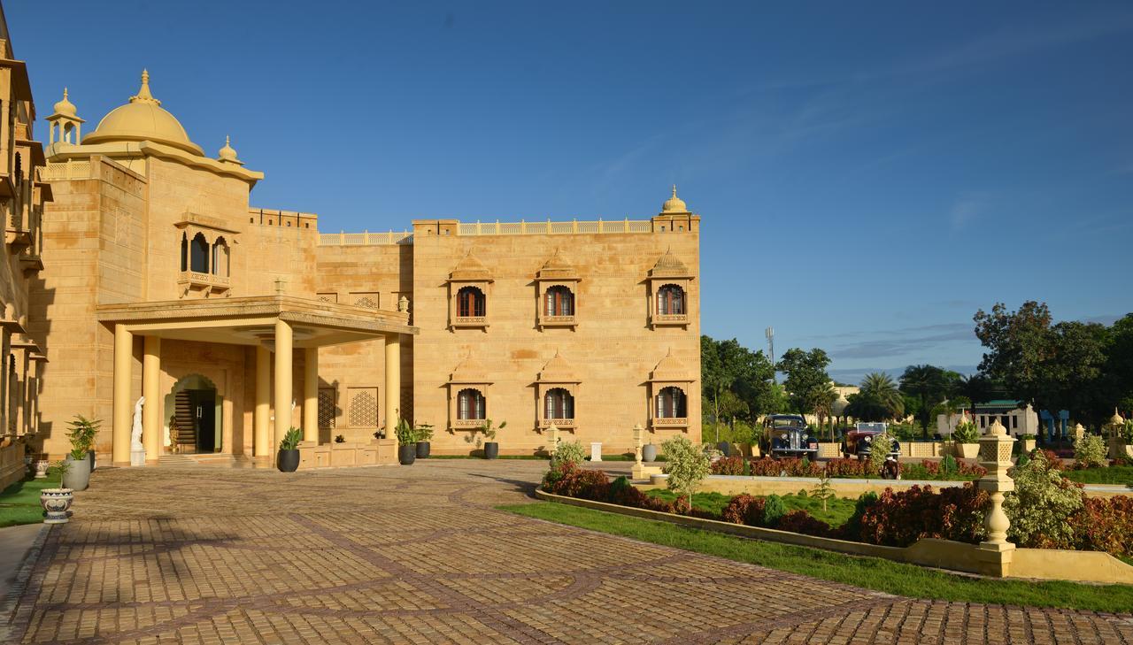 Syna Heritage Hotel Khajuraho Bagian luar foto