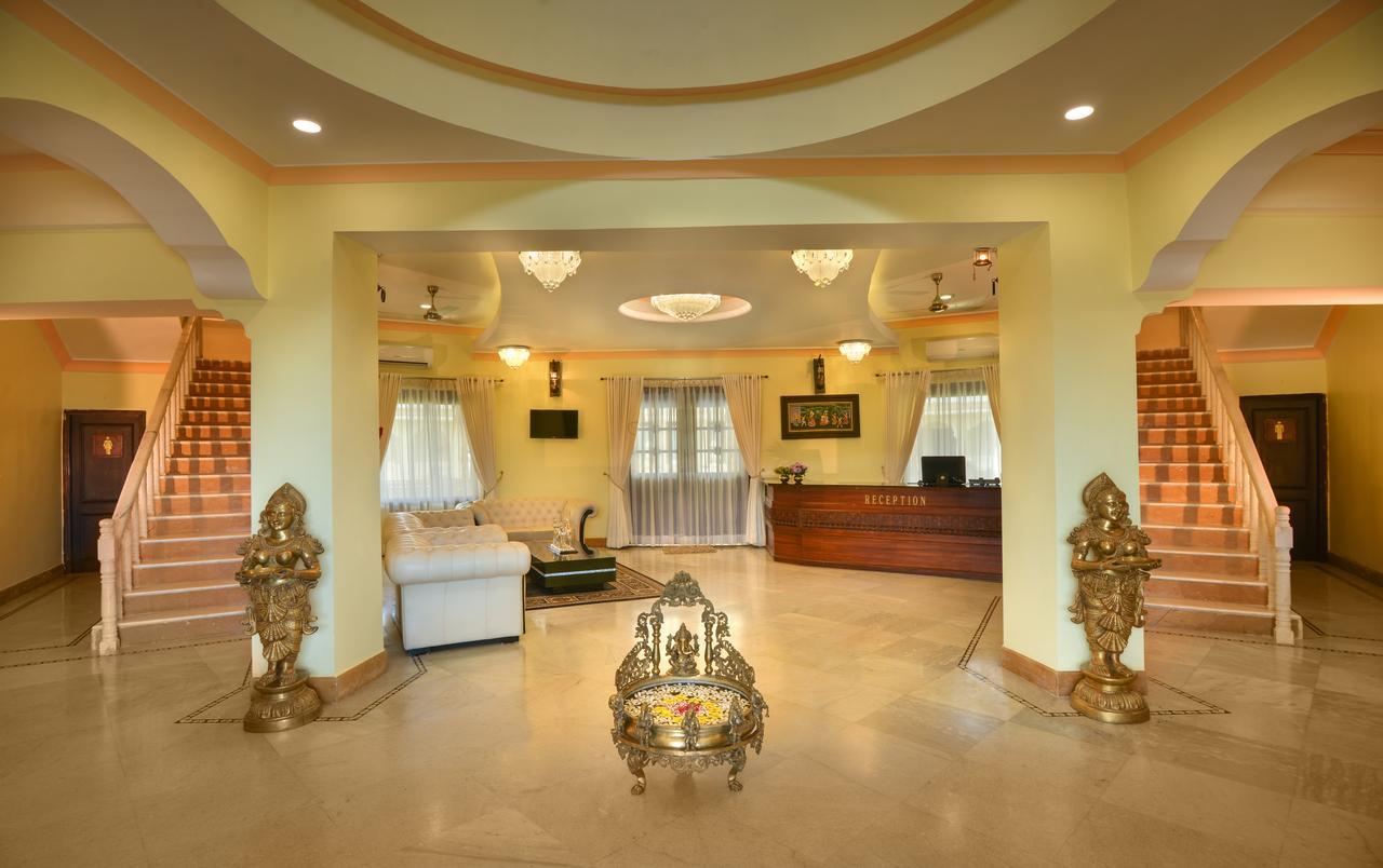 Syna Heritage Hotel Khajuraho Bagian luar foto