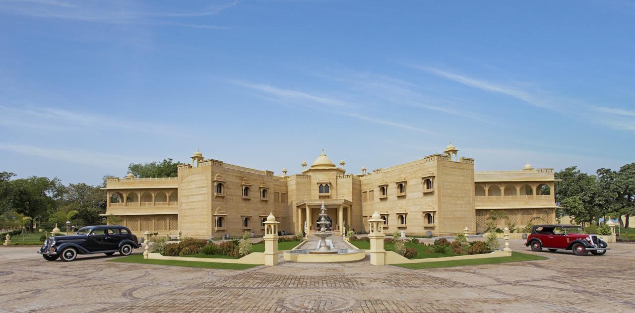 Syna Heritage Hotel Khajuraho Bagian luar foto