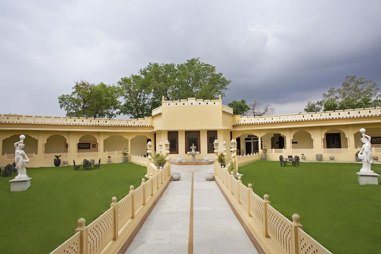 Syna Heritage Hotel Khajuraho Bagian luar foto