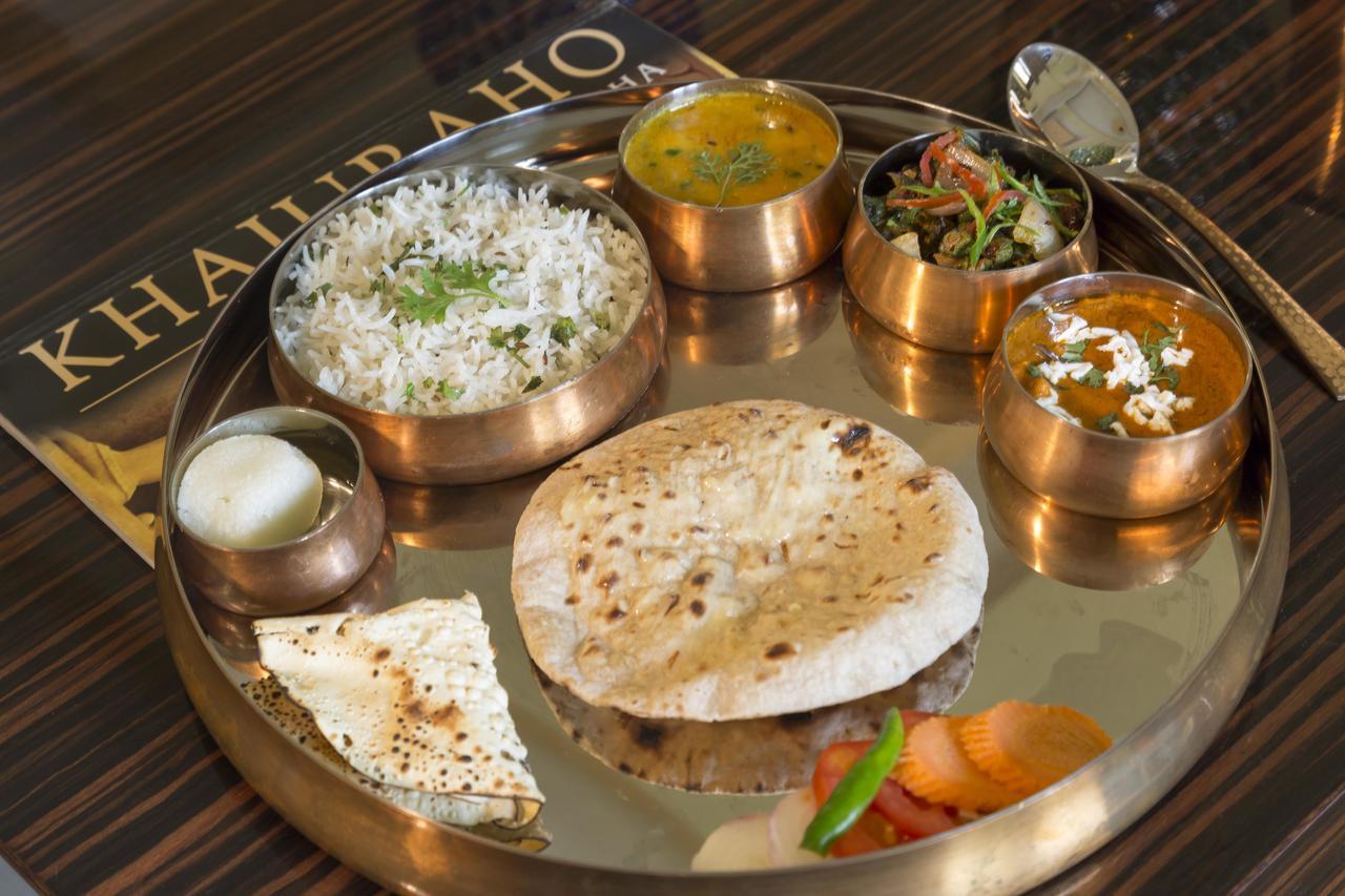 Syna Heritage Hotel Khajuraho Bagian luar foto