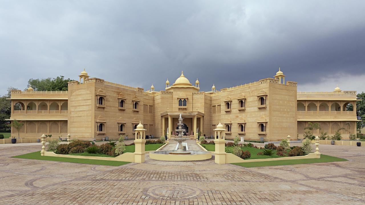 Syna Heritage Hotel Khajuraho Bagian luar foto