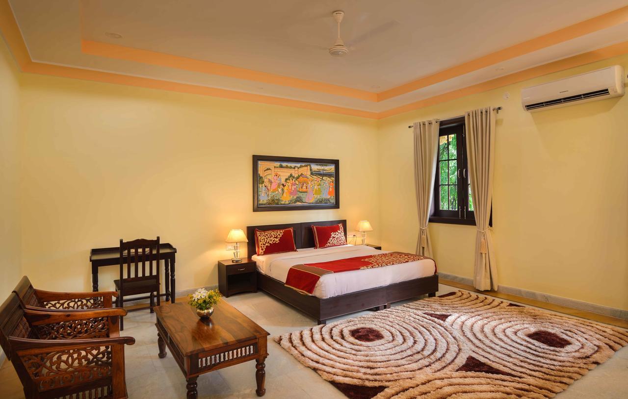Syna Heritage Hotel Khajuraho Bagian luar foto