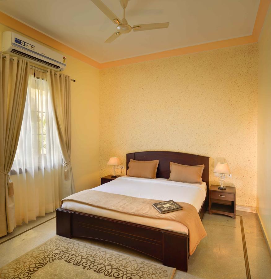 Syna Heritage Hotel Khajuraho Bagian luar foto