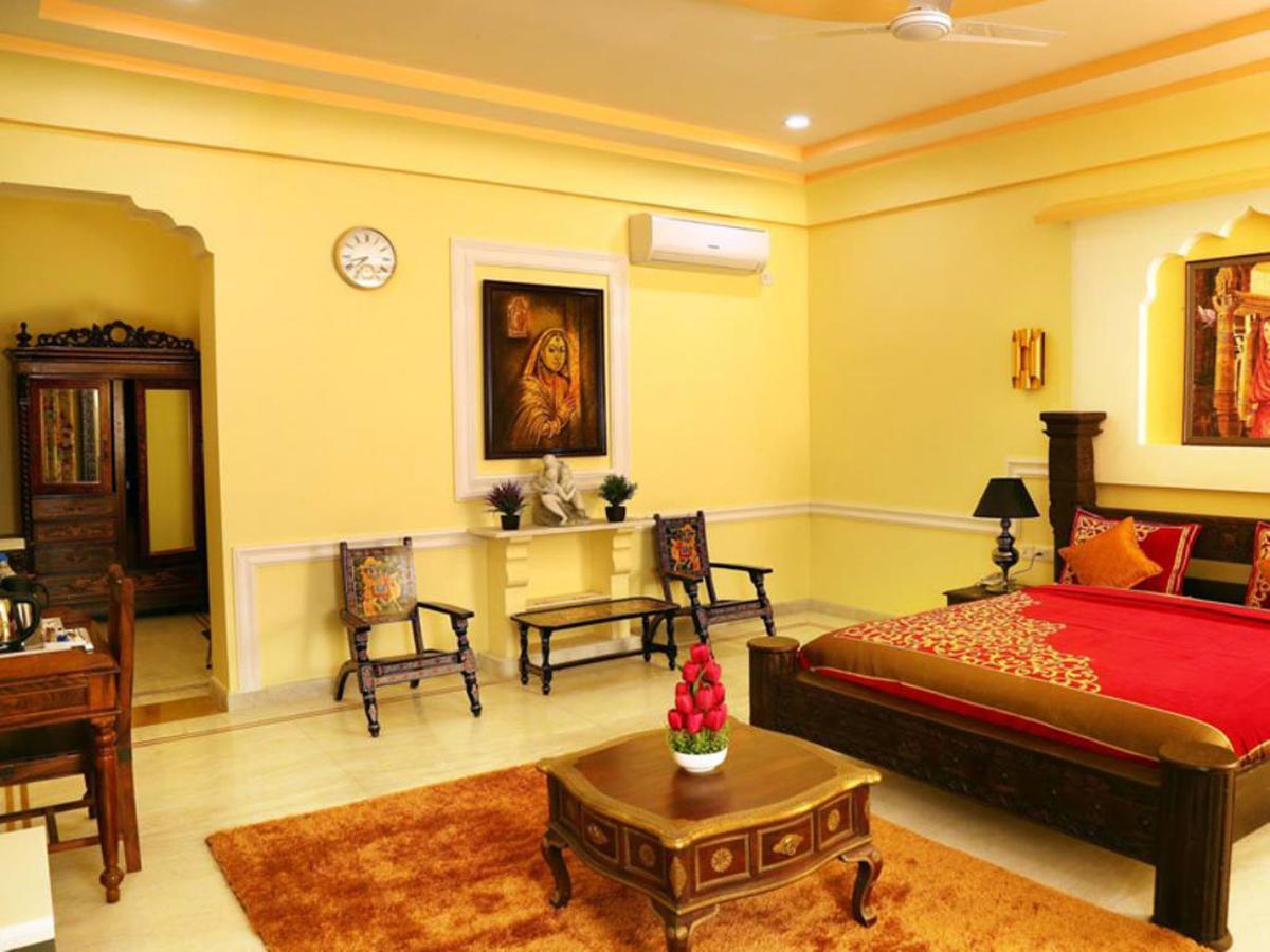 Syna Heritage Hotel Khajuraho Bagian luar foto