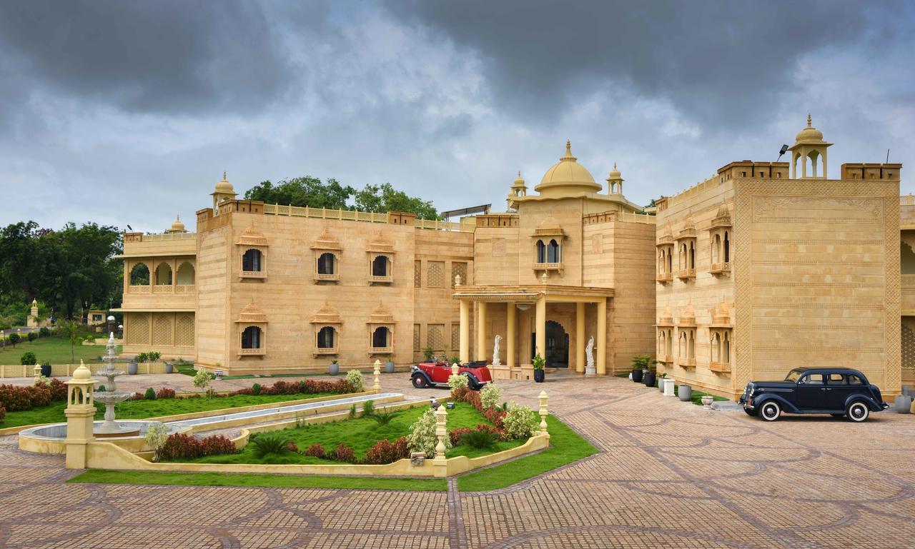 Syna Heritage Hotel Khajuraho Bagian luar foto