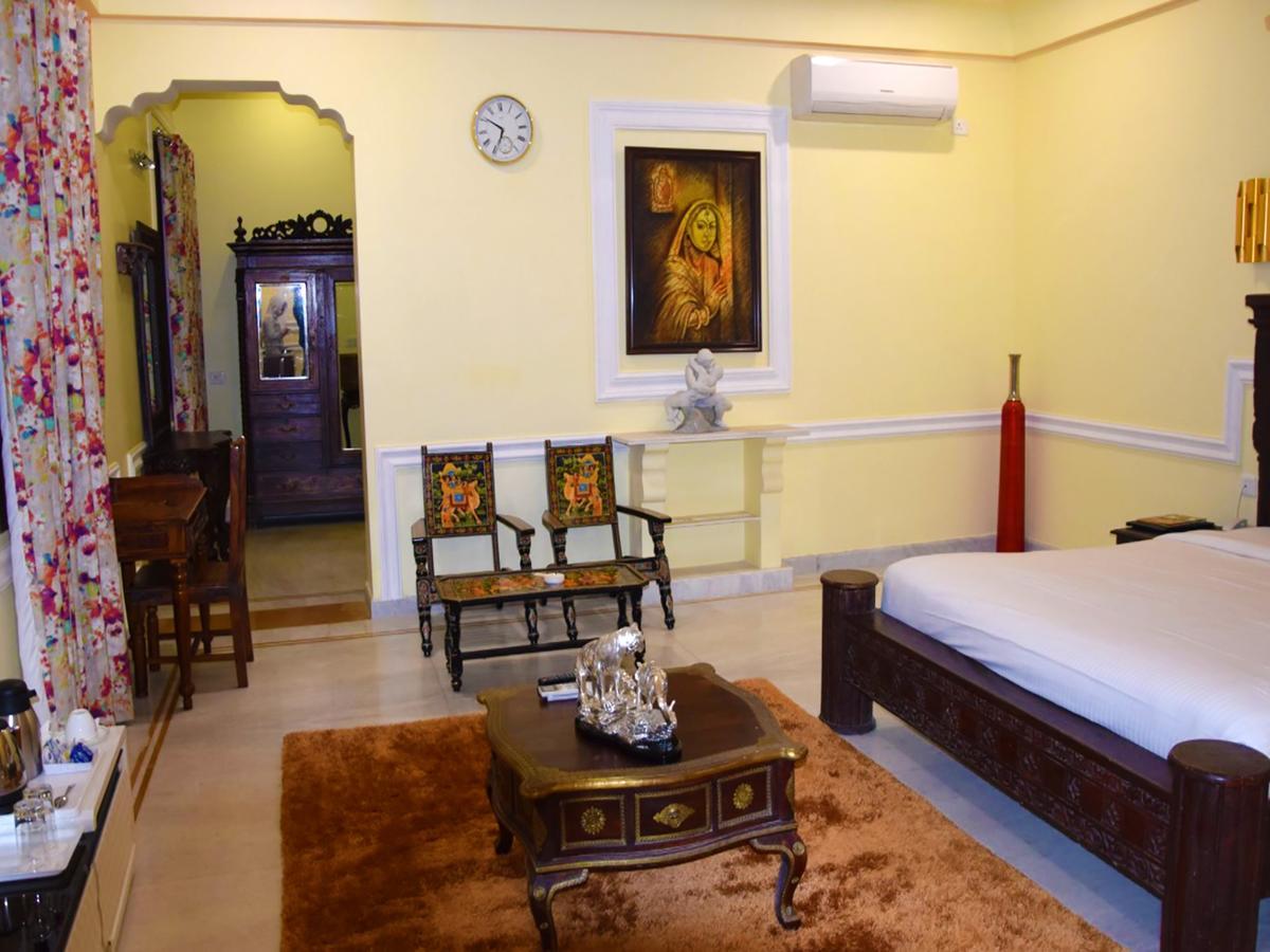 Syna Heritage Hotel Khajuraho Bagian luar foto
